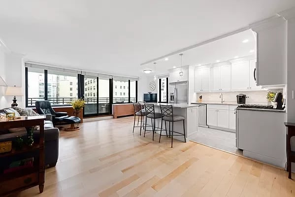 309 East 49th Street Unit: 14B