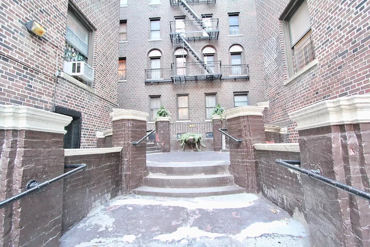 501 West 189th Street Unit: 31A