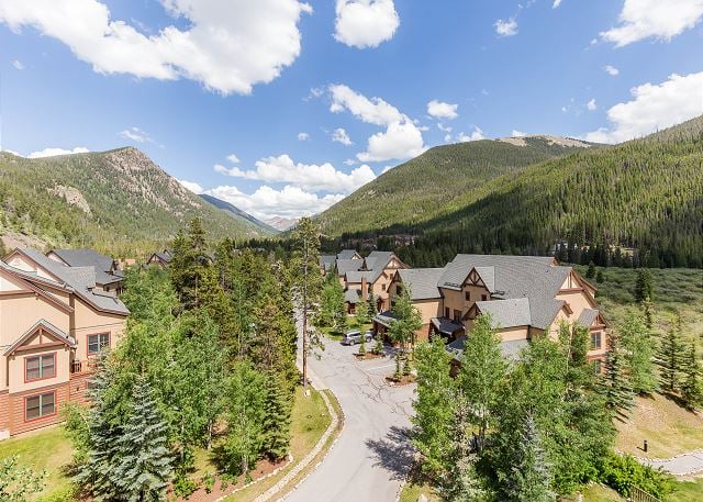 Red Hawk Lodge & Townhomes