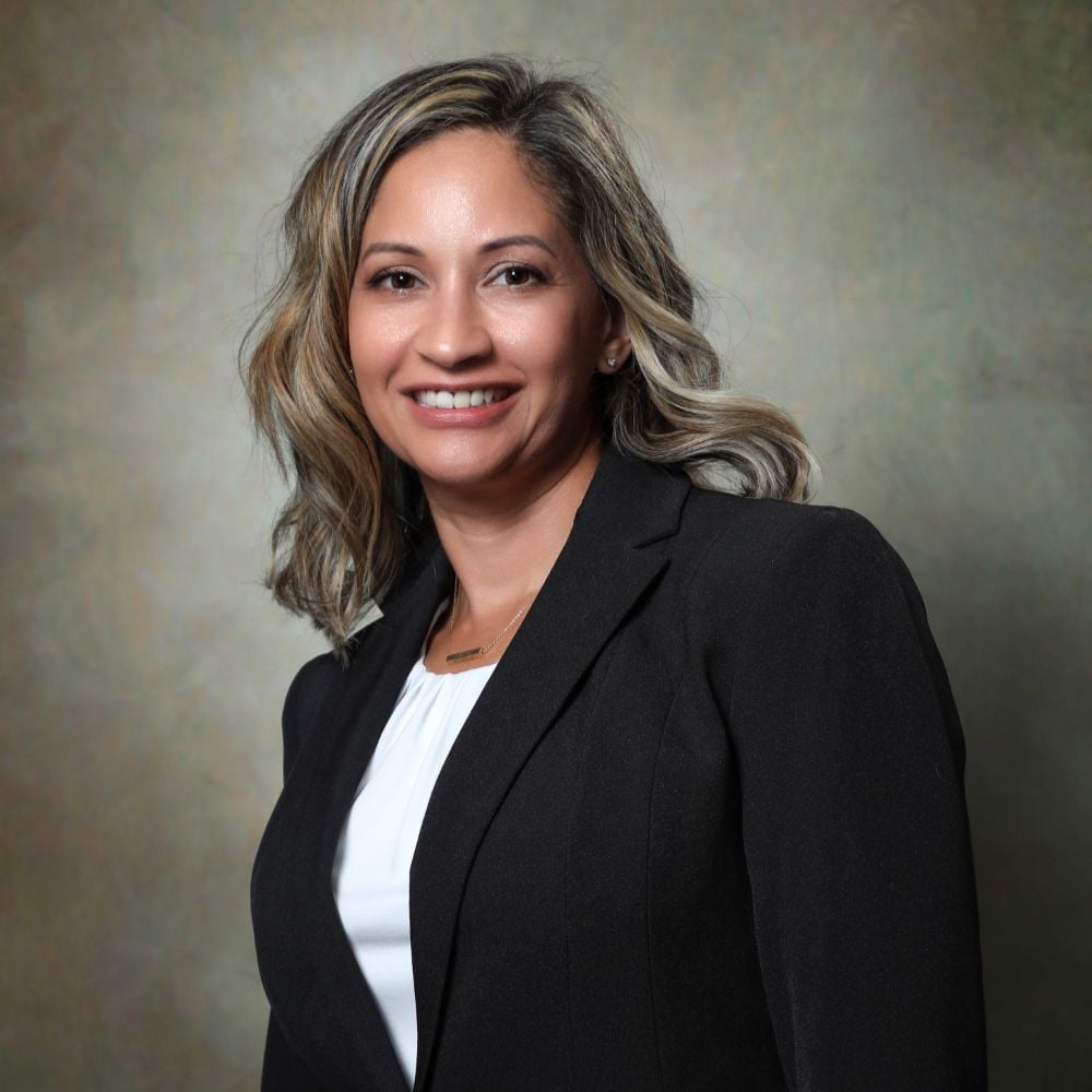 Maria Taveras Bay Shore, NY Real Estate Agent Headshot