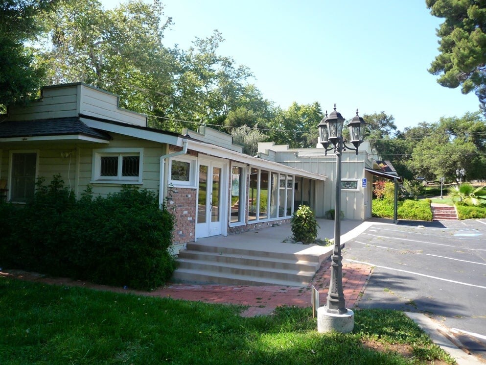 Creekside Plaza | 2809 S Mission Rd