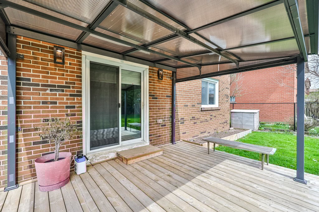 2500 Poplar Cres
