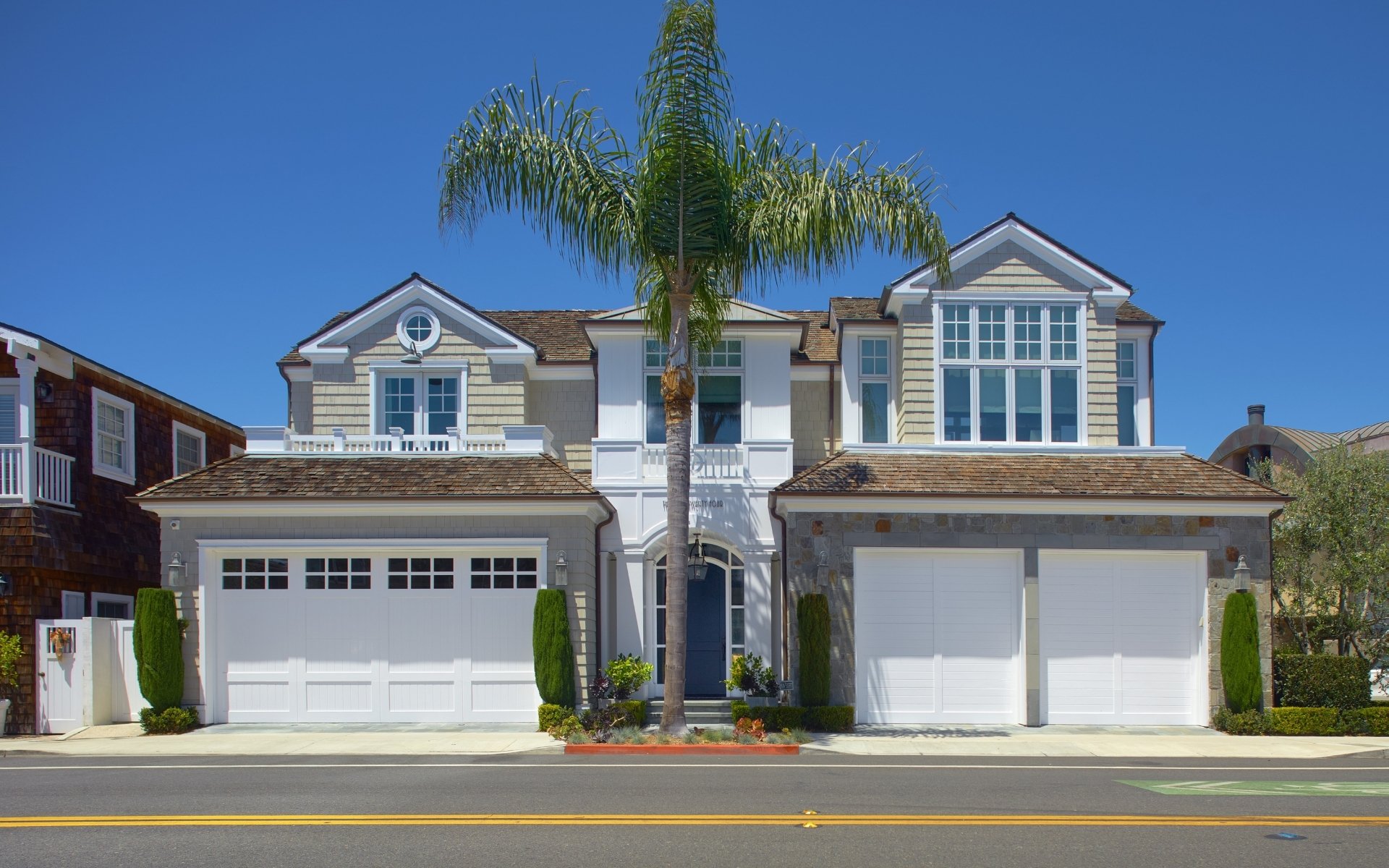 1324 E Balboa Boulevard