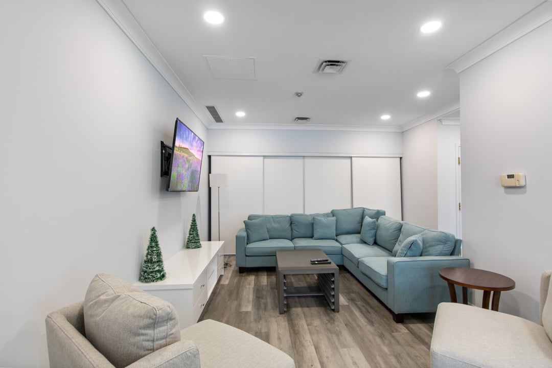 398 Eglinton Avenue E #611