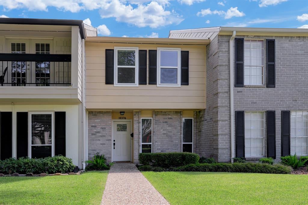 10376 Briar Forest Dr, #32/4