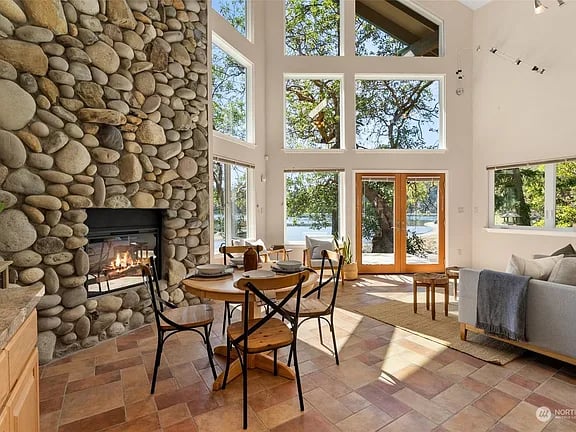 1480 E South Island Dr