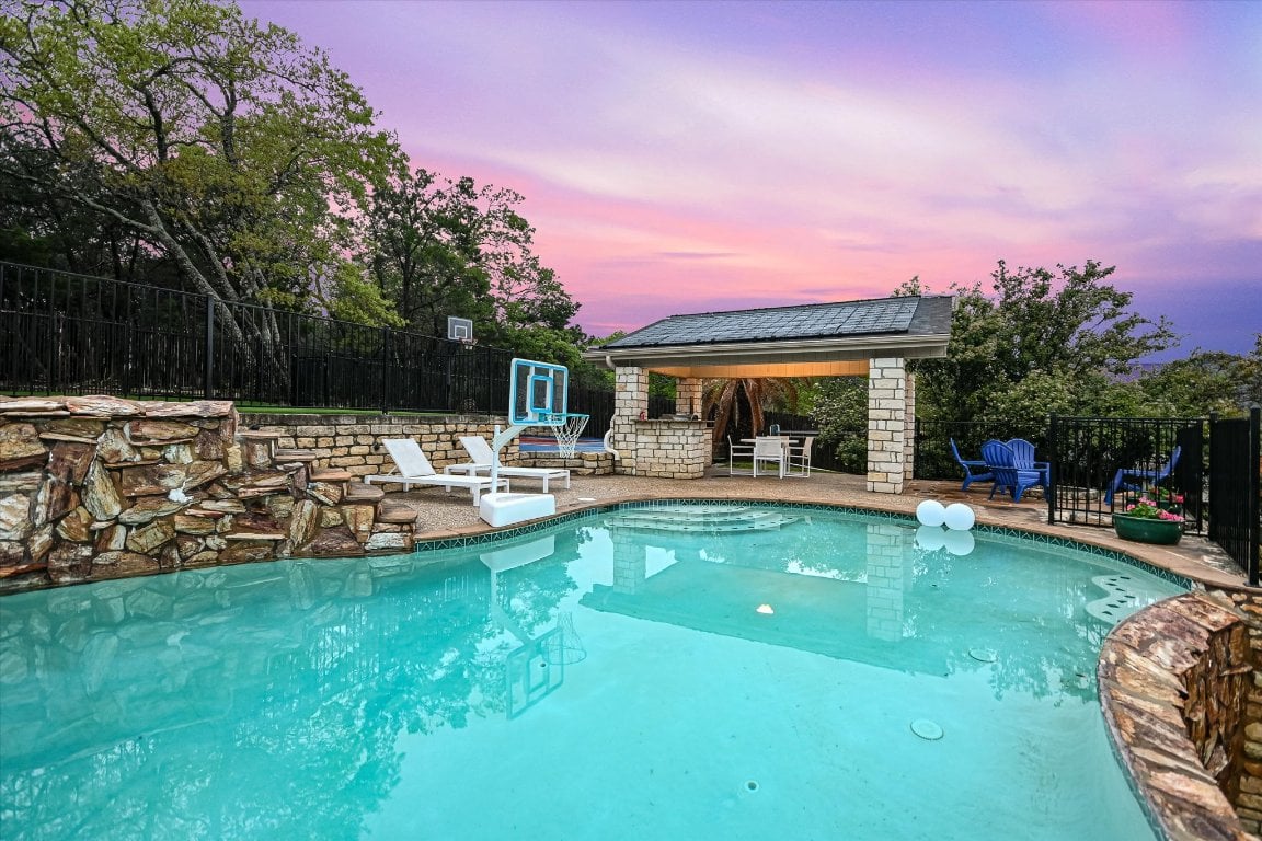 2112 Cliffs Edge Dr