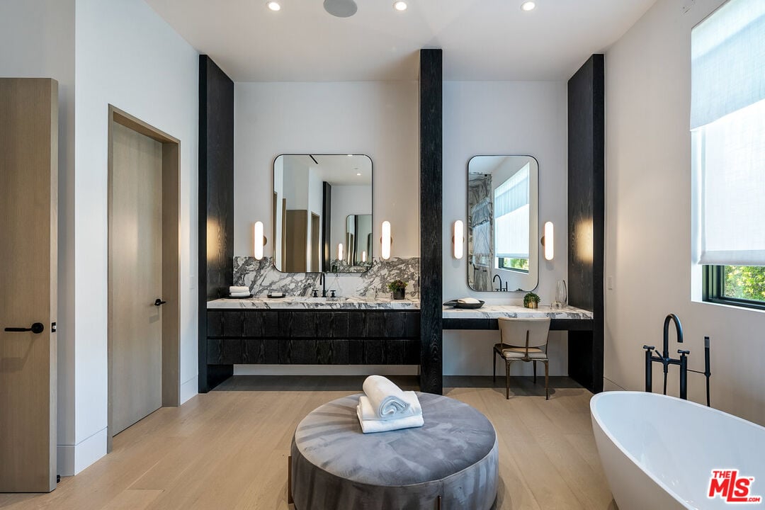 5376 Round Meadow Rd