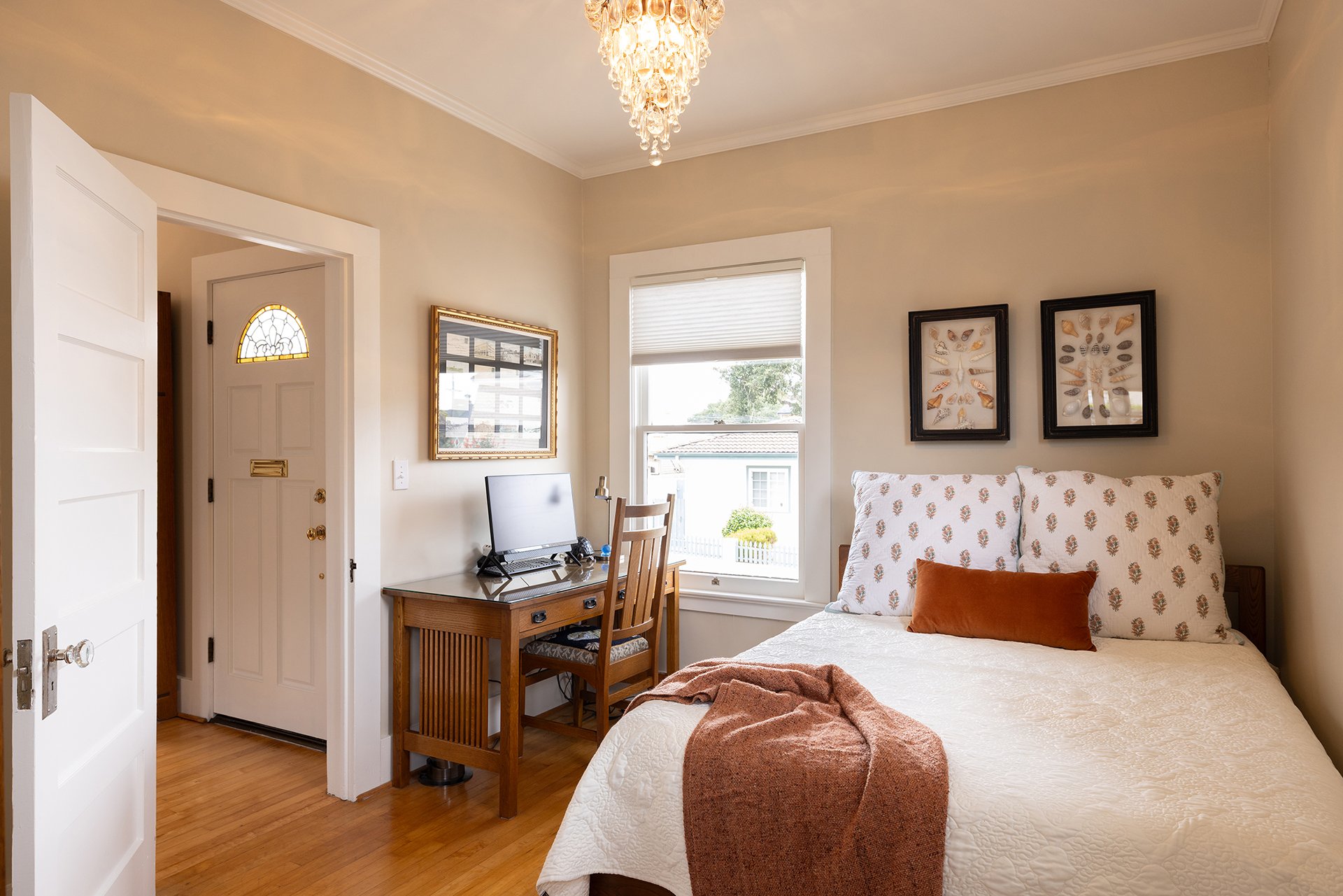 Delightful Pacific Grove Cottage - 405 Carmel Ave