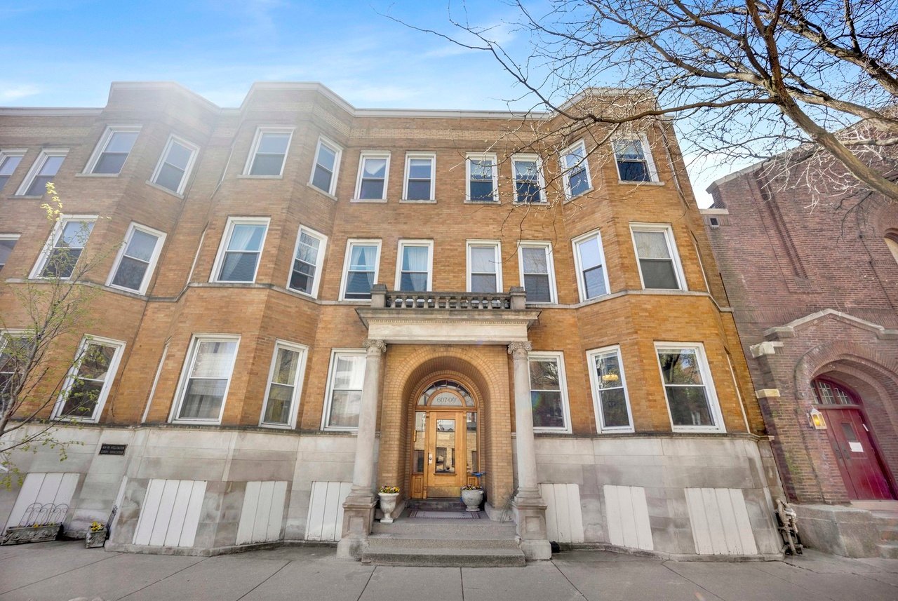 609 W Wellington Ave #1D