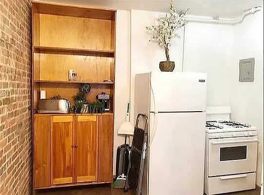 402 East 69th St #10