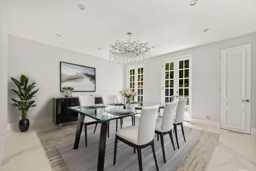 Northstar Manor, N Alta Dr, 90210