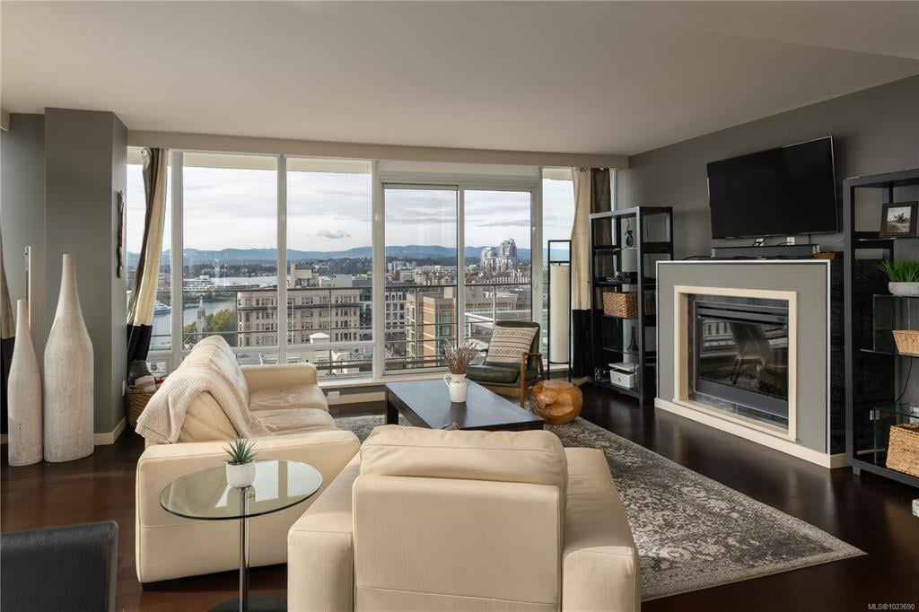 1406 - 707 Courtney St