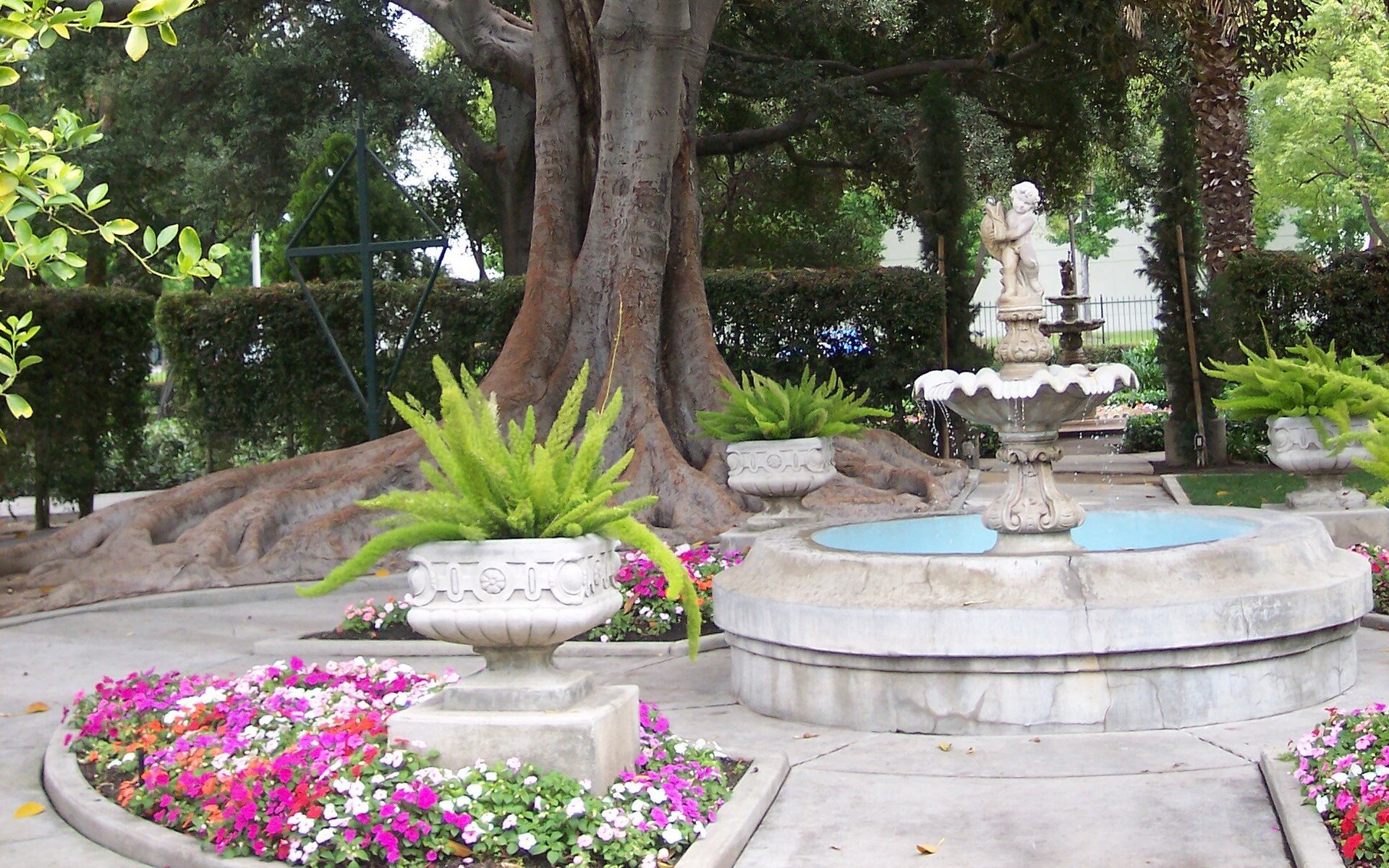 Formal garden and fountain at Heritage Park in Santa Fe Springs, photographed in 2009