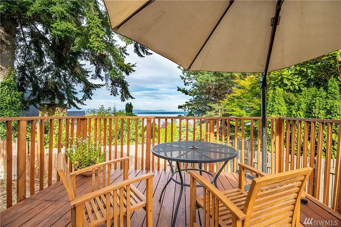 1389 SE Camano Dr