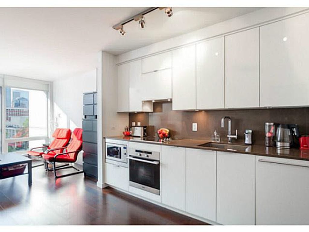 161 W Georgia St #1008