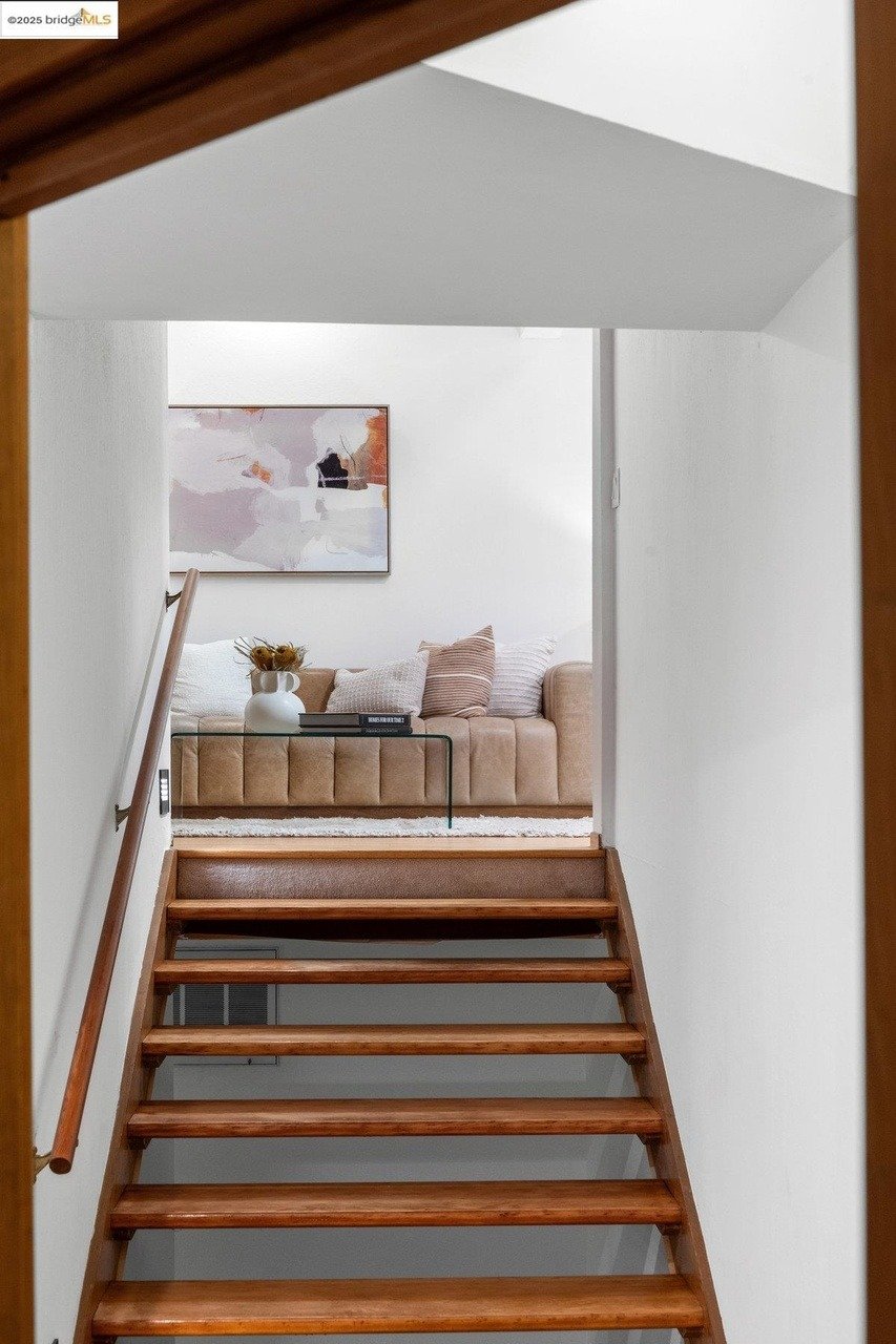 2112 Manzanita Dr