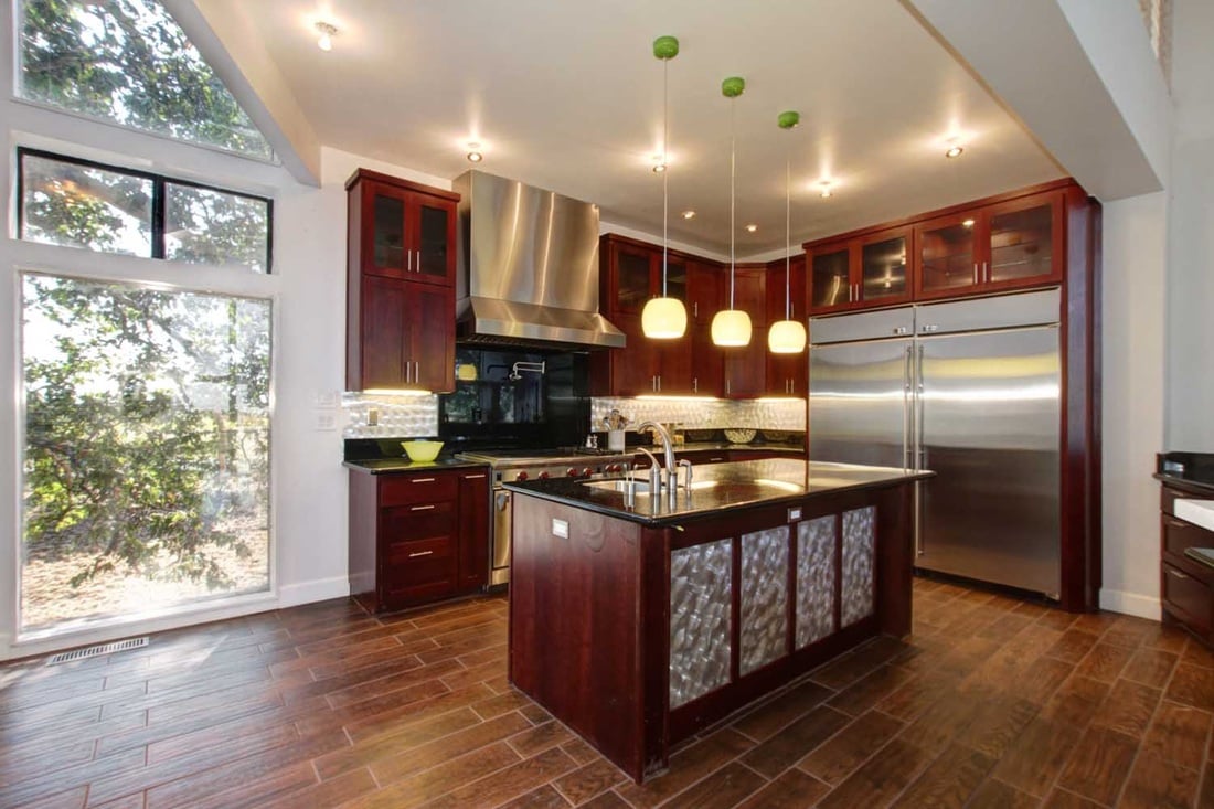 River Front Luxury Modern Home at 6333 Garden Highway!