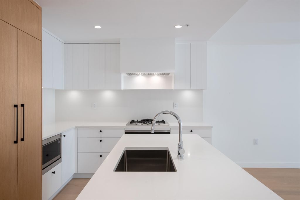 76 W King Edward Ave