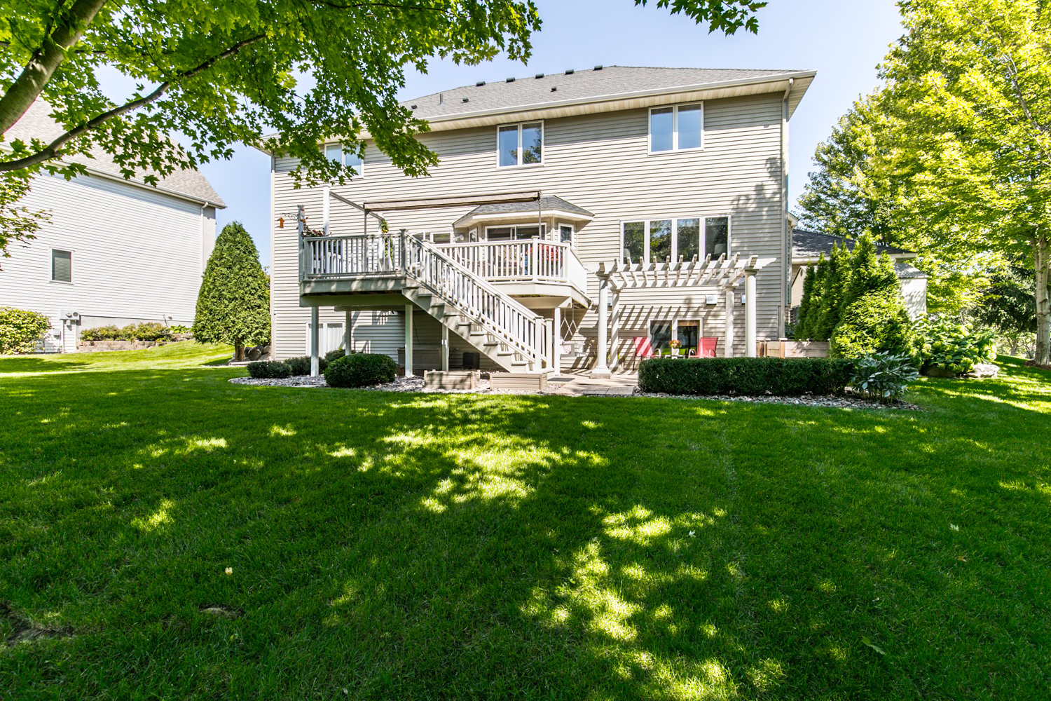 Beautiful 2-Story in Desirable OakParke Estates