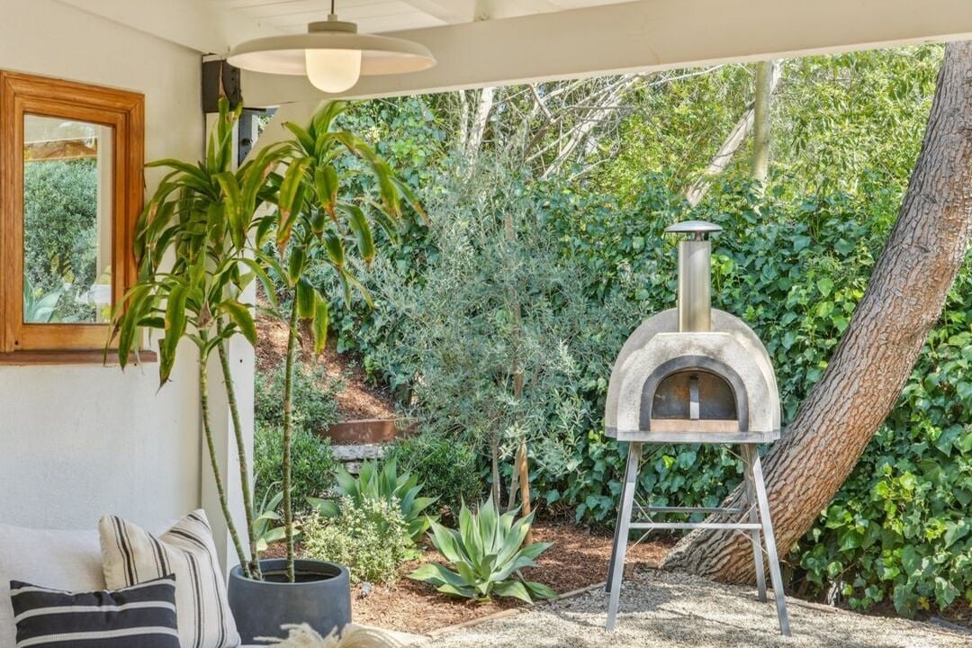 Sunset Crest Dr, 90046