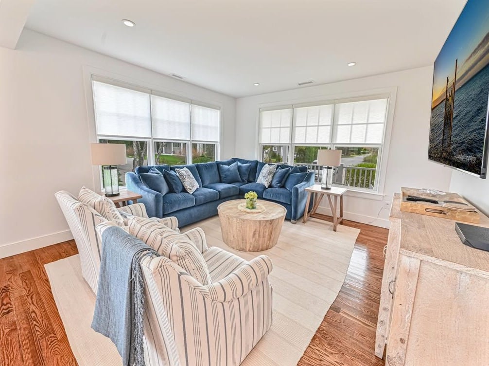 70 Curtis Ln