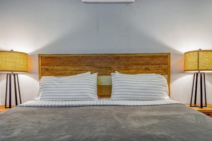 Beach House Apt 10 • 1BR + Sofa Bed • Full Kitchen - Airbnb