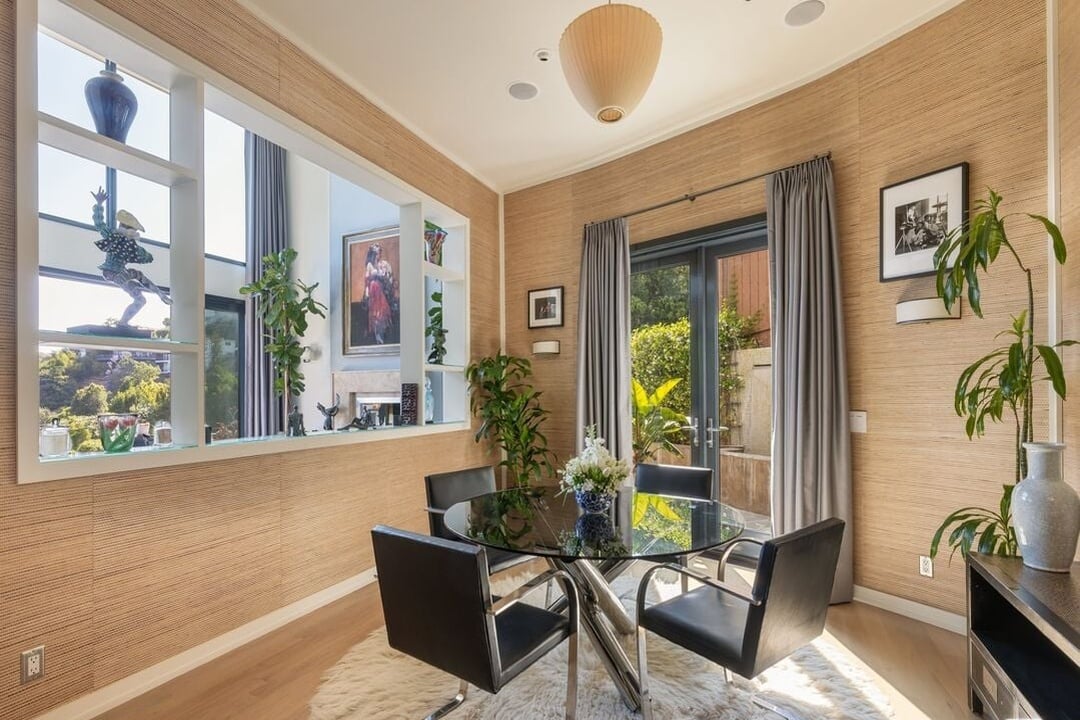 Aria Manor, Sunset Plaza Dr, 90069