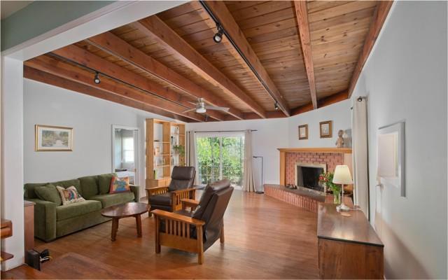 Classic California In Tarzana