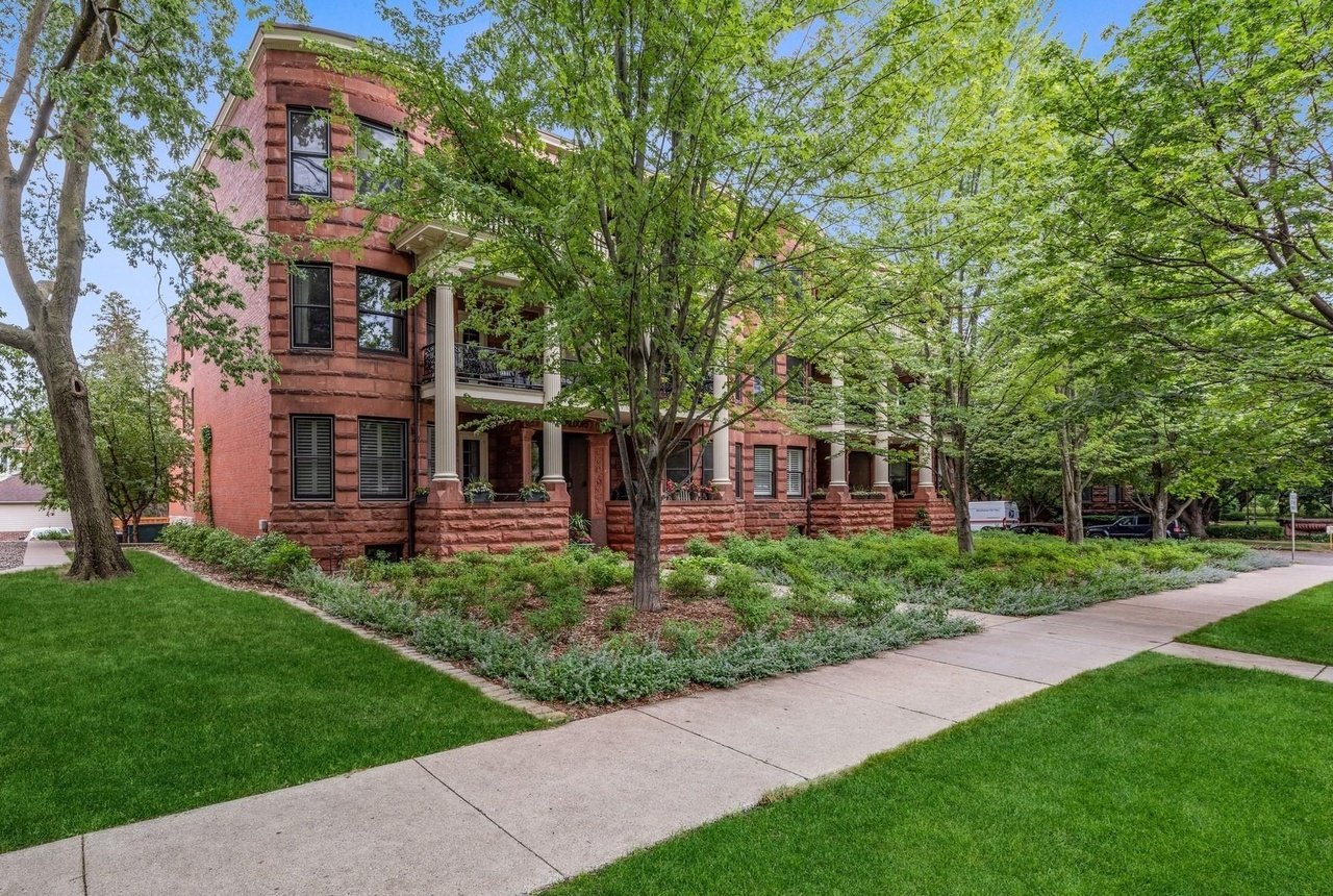 672 Summit Ave UNIT 202