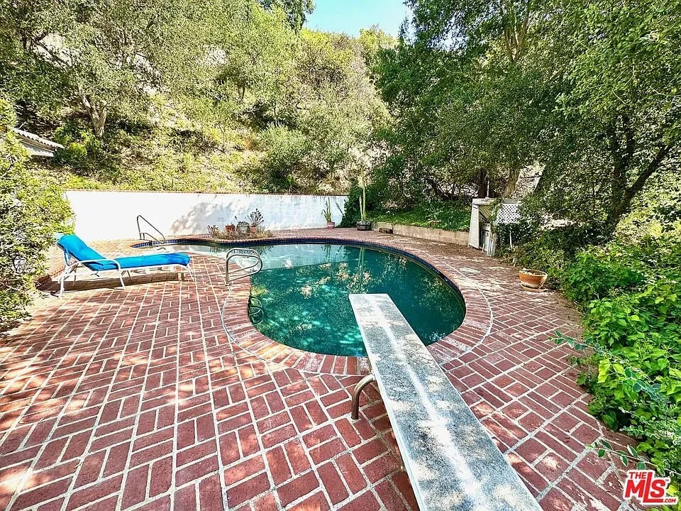 9780 Drake Lane