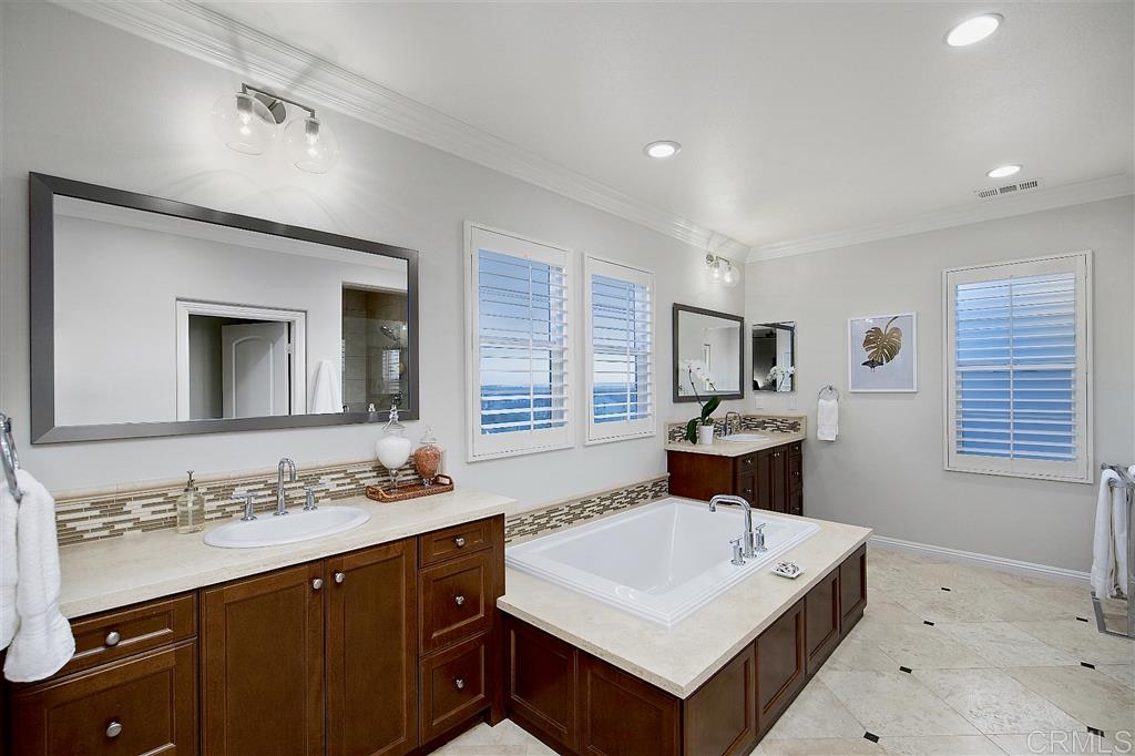 15676 Paseo Montenero