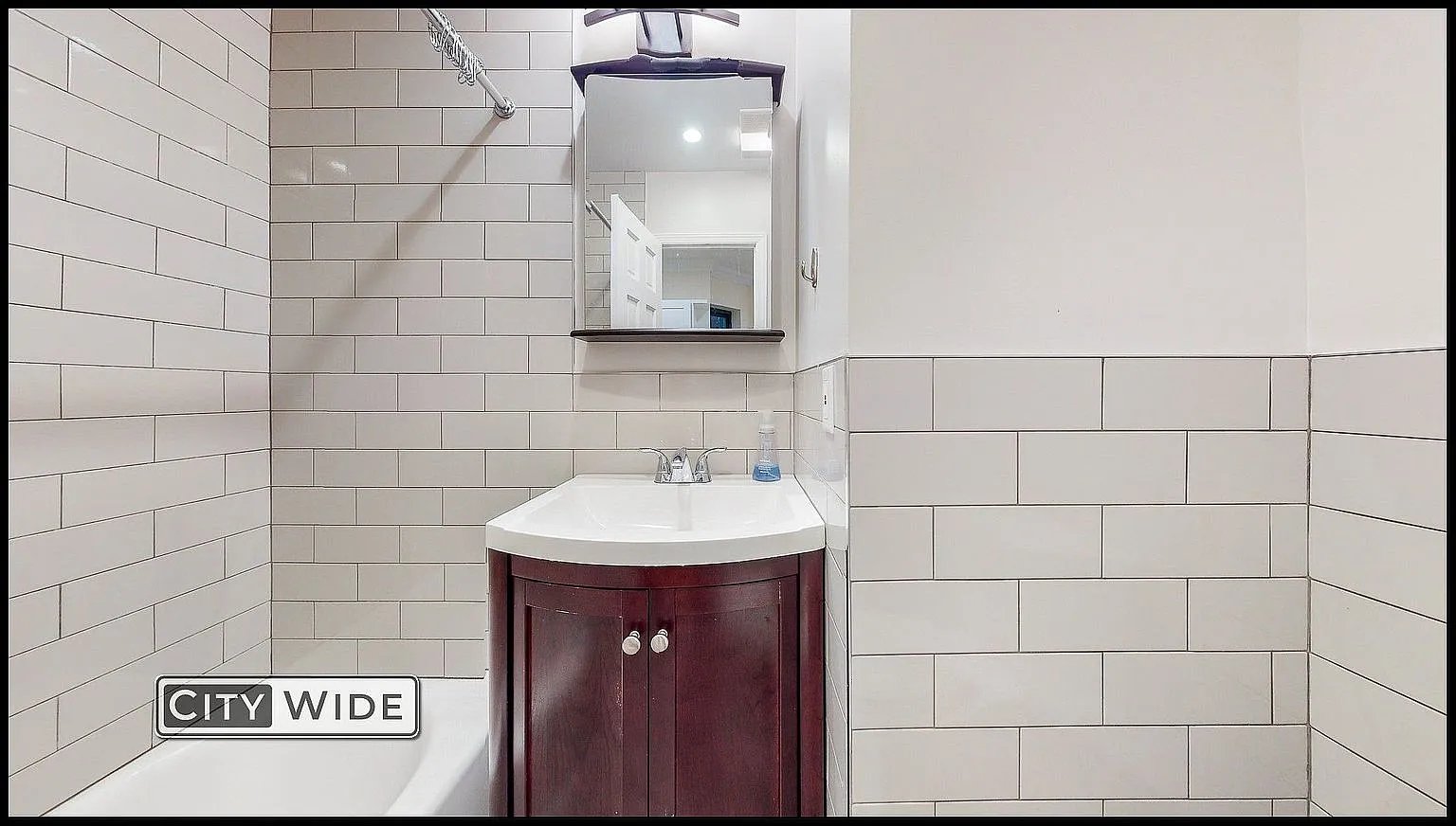 320 E 73rd St APT 3RE