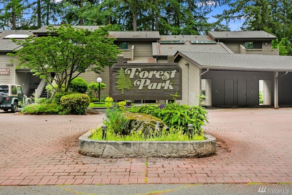 19115 Ballinger Way NE 104