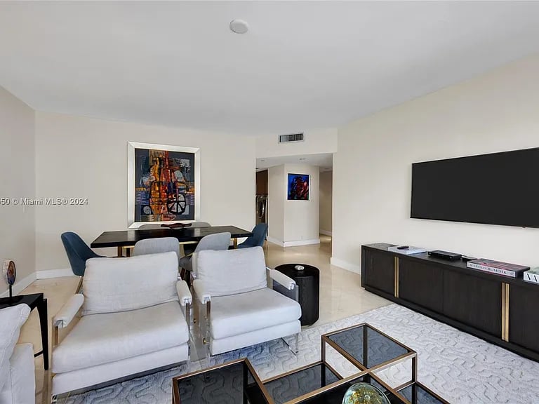 520 Brickell Key Dr #A1505