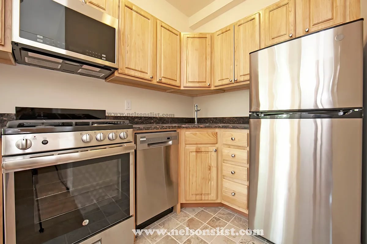 10th Street and 8th Avenue