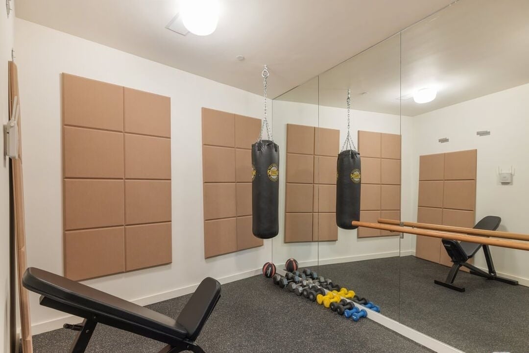 Aria Manor, Sunset Plaza Dr, 90069