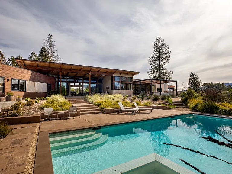 255 Golden Oak Dr