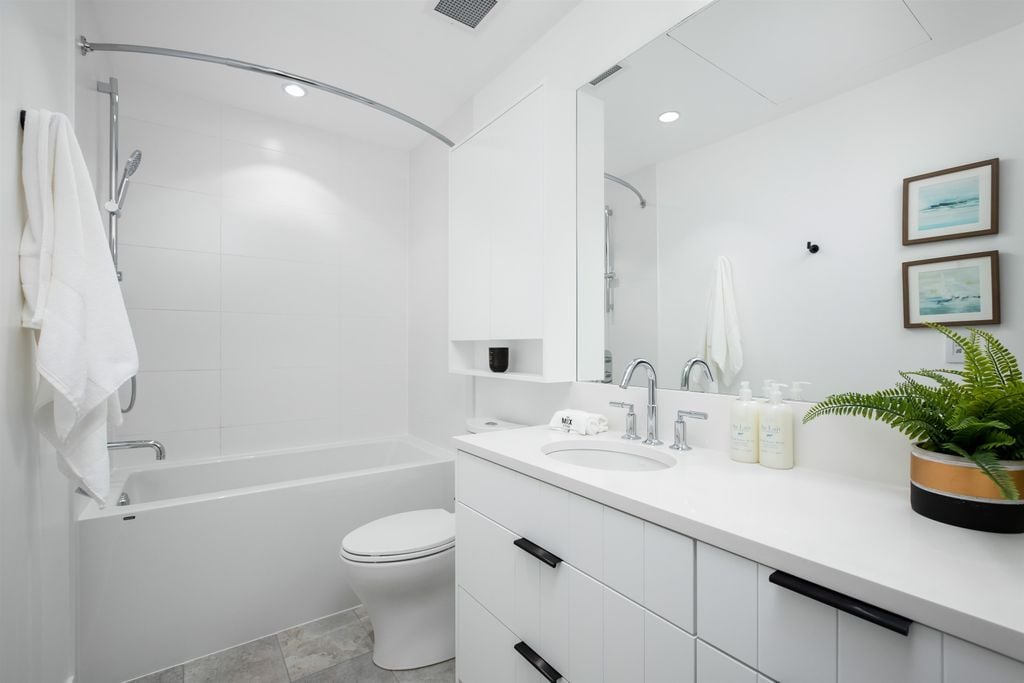 66 W King Edward Ave