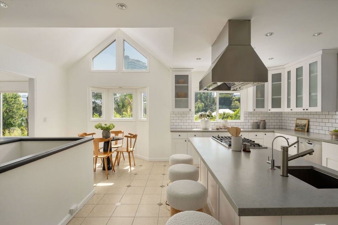 Windmere Pavilion, St Ives Dr, 90069