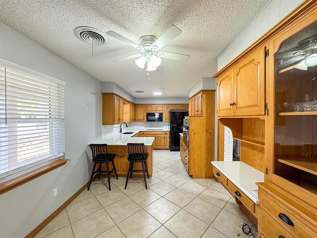 2733 Meadowbrook Dr