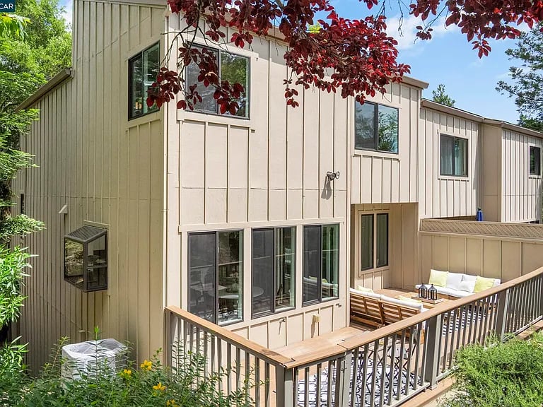 28 Curlew Way, Novato