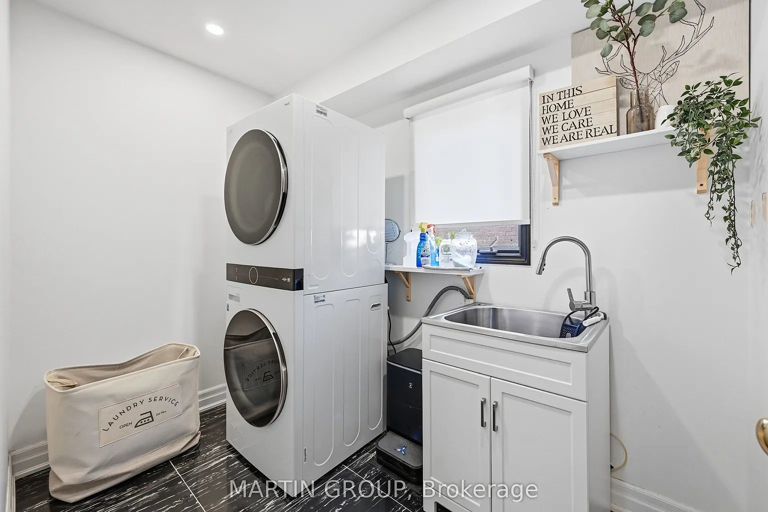 376 Carrier Ln
