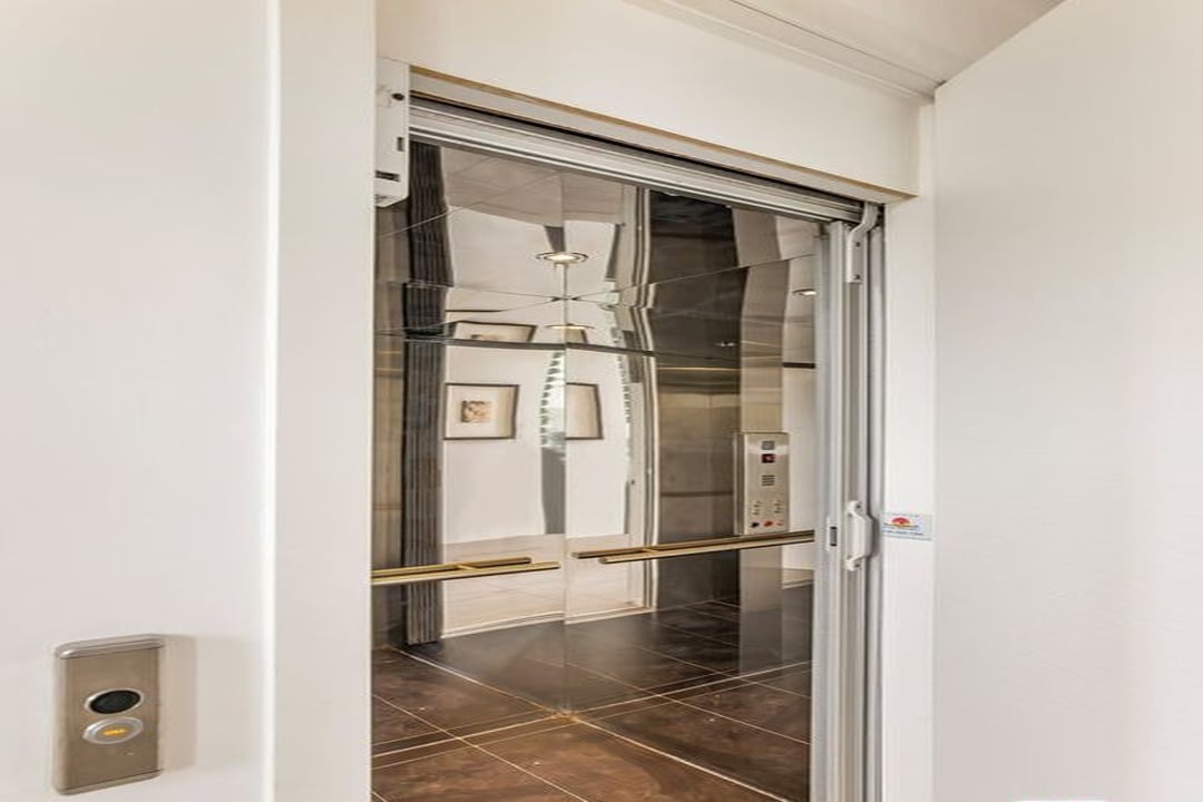 Aurelian Pavilion, W Sunset Blvd, 90049