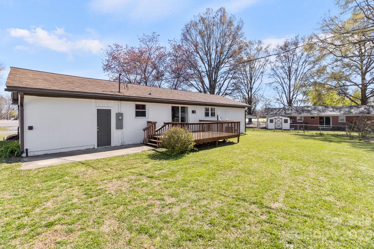 963 E Iredell Ave