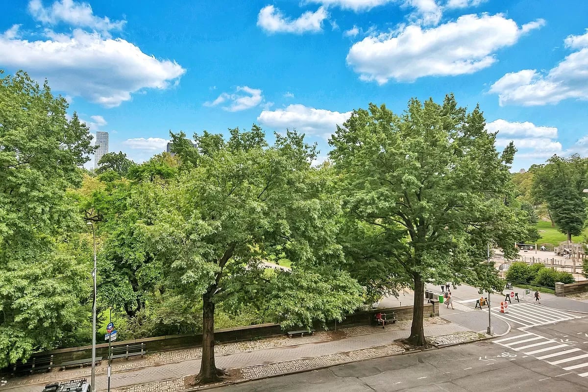 407 Central Park West Unit: 4B