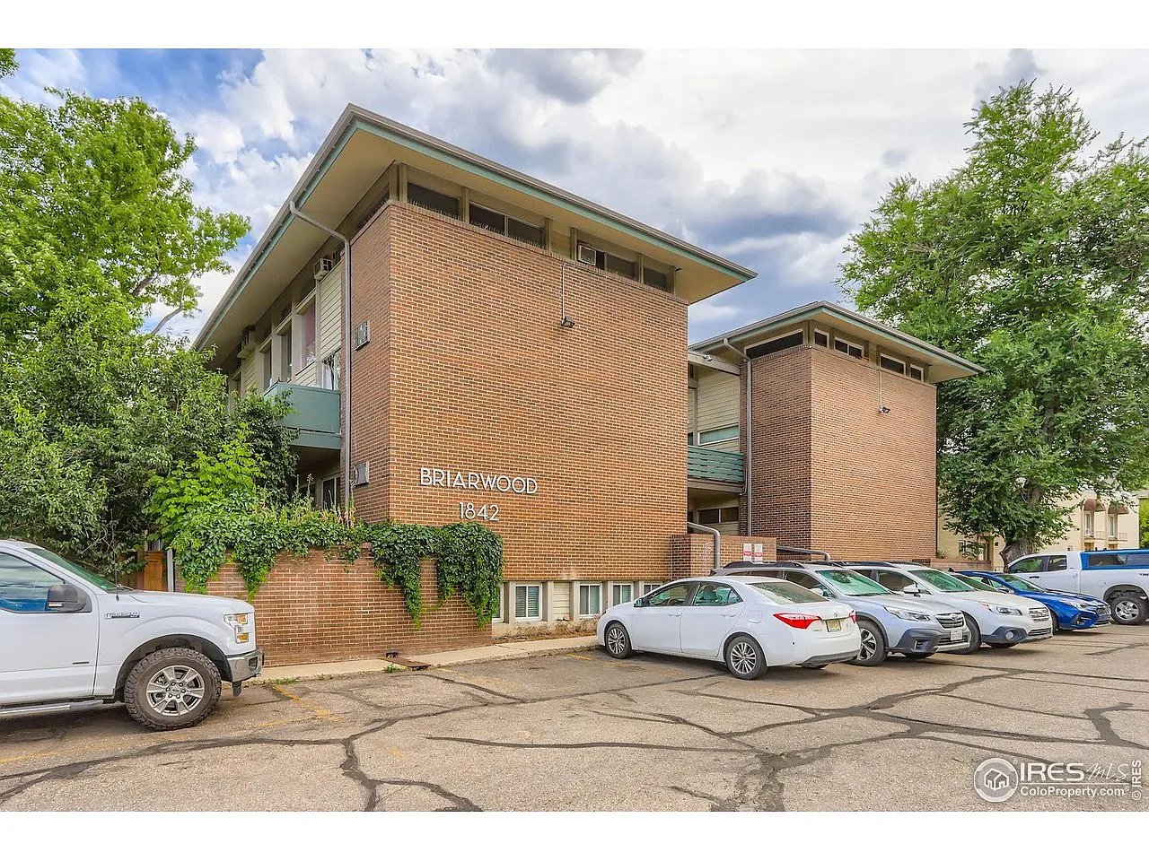 1842 Canyon Blvd #111