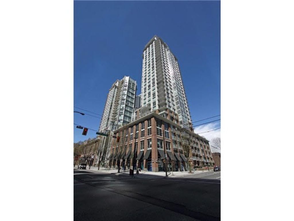 535 Smithe St, #207