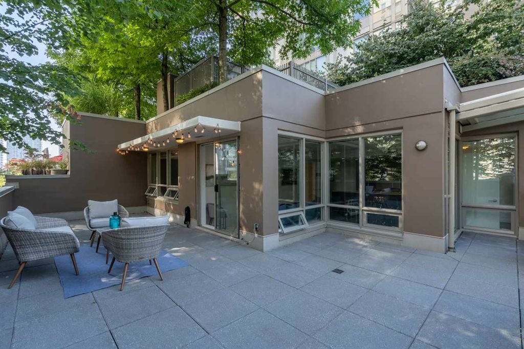 1055 Richards St, #509
