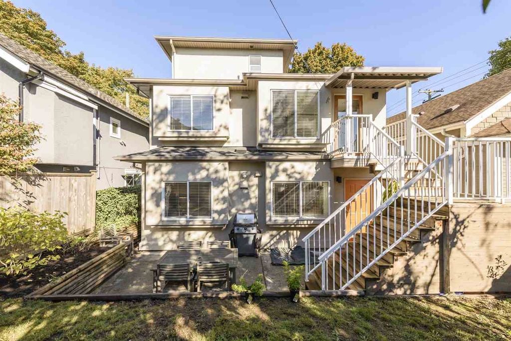 368 E 24th Ave